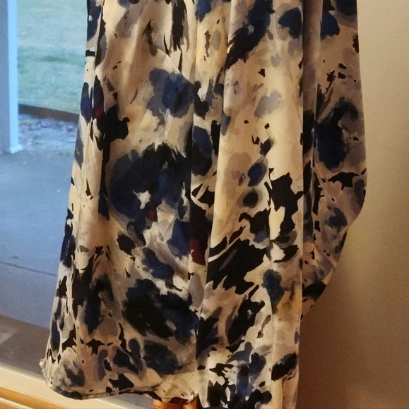 Beautify splatter pattern blouse. - Picture 2 of 3